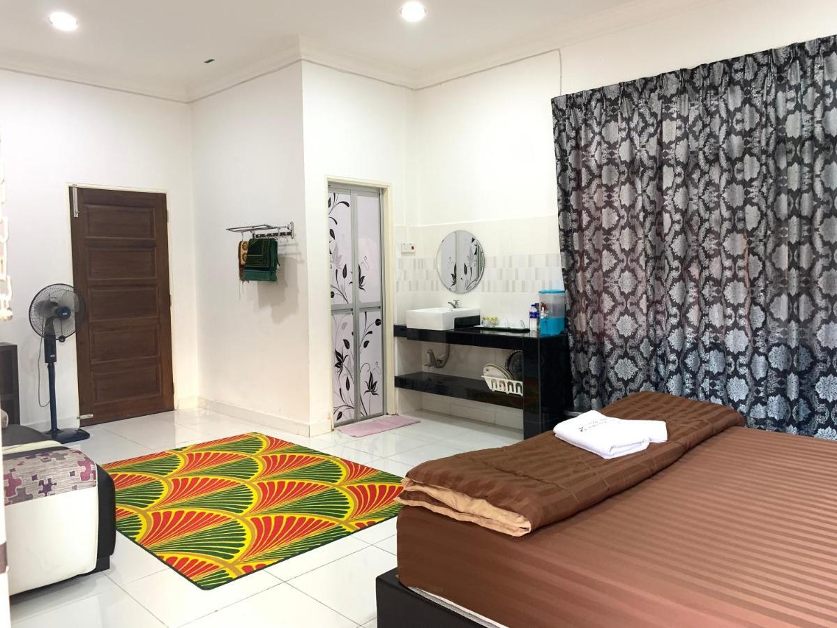 Wan Danisha Villa Inn コタバル エクステリア 写真